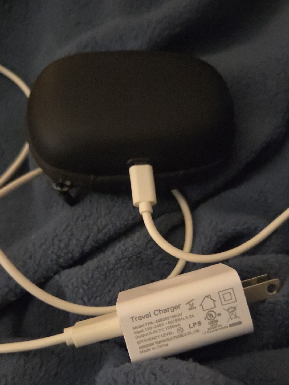Plantronics (PLT) Earbuds with Case - Picture 4 of 4